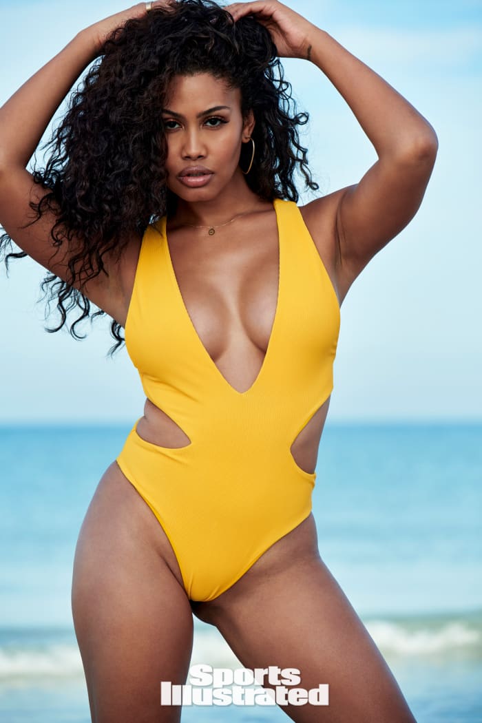 X163483_TK6_00065WMweb